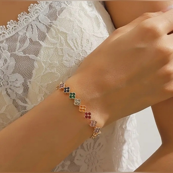 14k Gold Clover Motif Tennis Bracelet - Picture 5 of 10